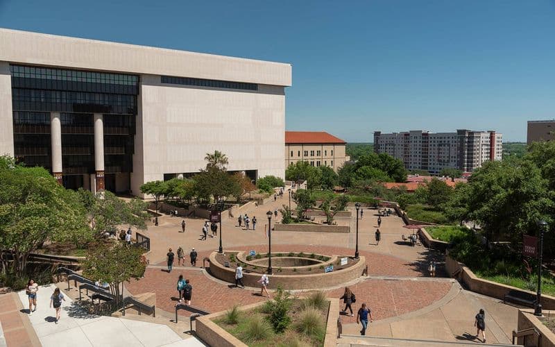 Hội danh dự học thuật lâu đời nhất của quốc gia, Phi Beta Kappa, thành lập chi hội tại TXST