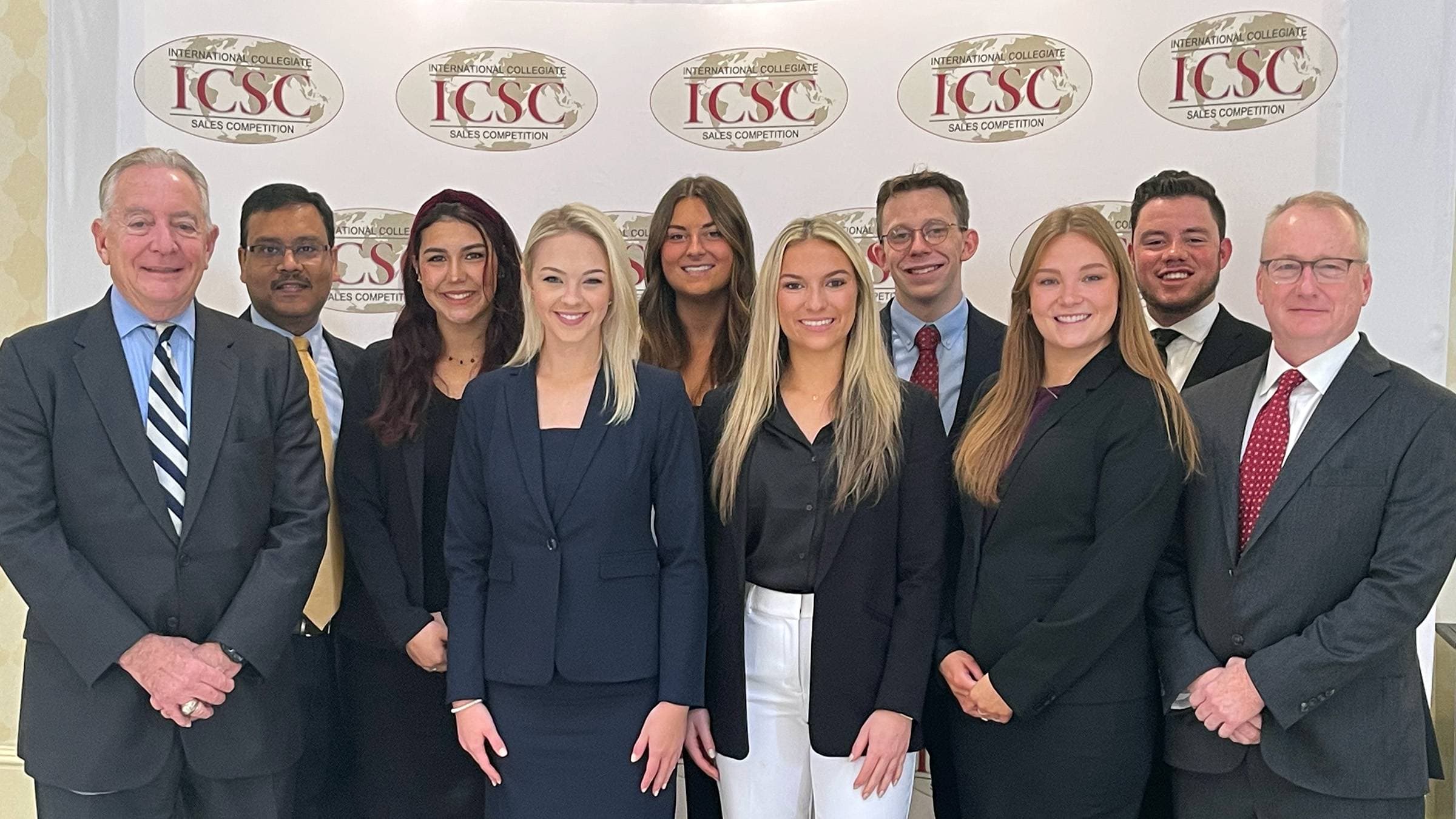 Sinh viên của TXST đã đứng đầu toàn quốc tại Cuộc thi Bán hàng ICSC tại Orlando, Florida
