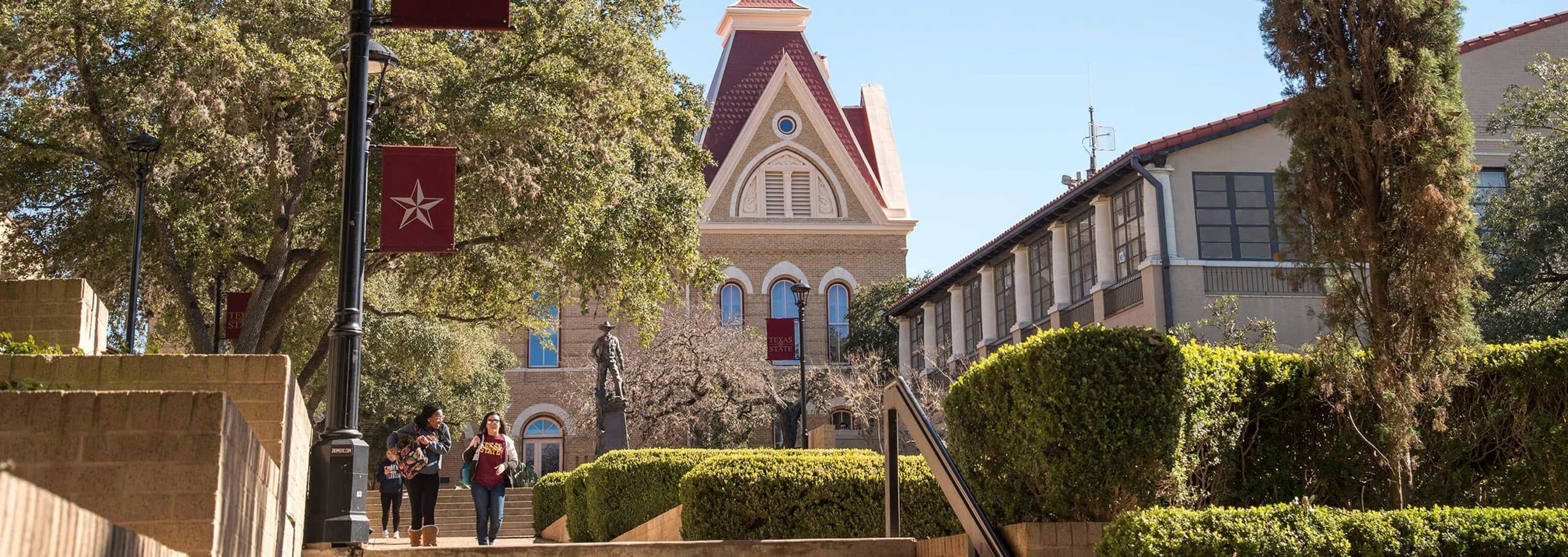 'Forbes' xếp hạng Đại học Bang Texas vào danh sách "Các trường Đại học Hàng đầu Hoa Kỳ" năm 2023