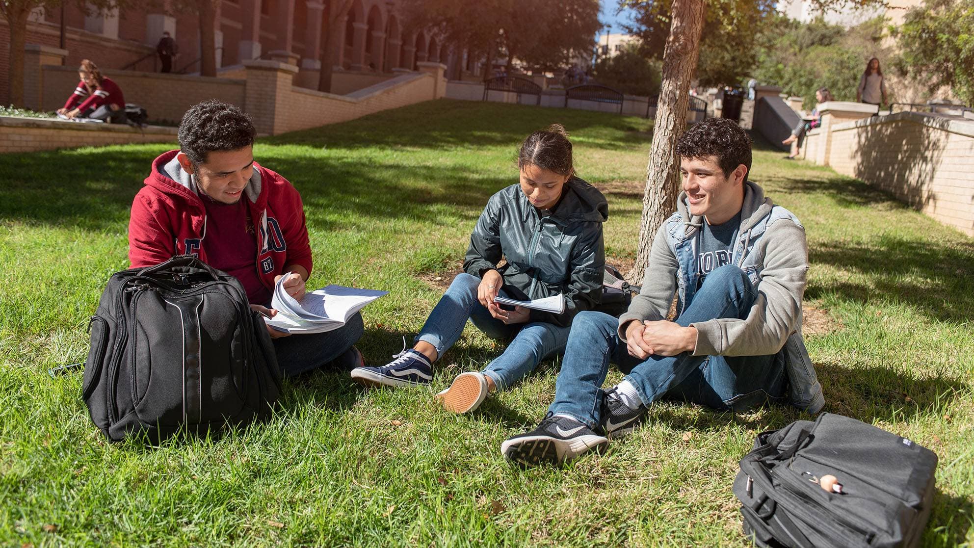 Đại học Bang Texas (TXST) nhận hơn 3.1 triệu USD tài trợ, tiếp sức cho sinh viên thế hệ đầu tiên