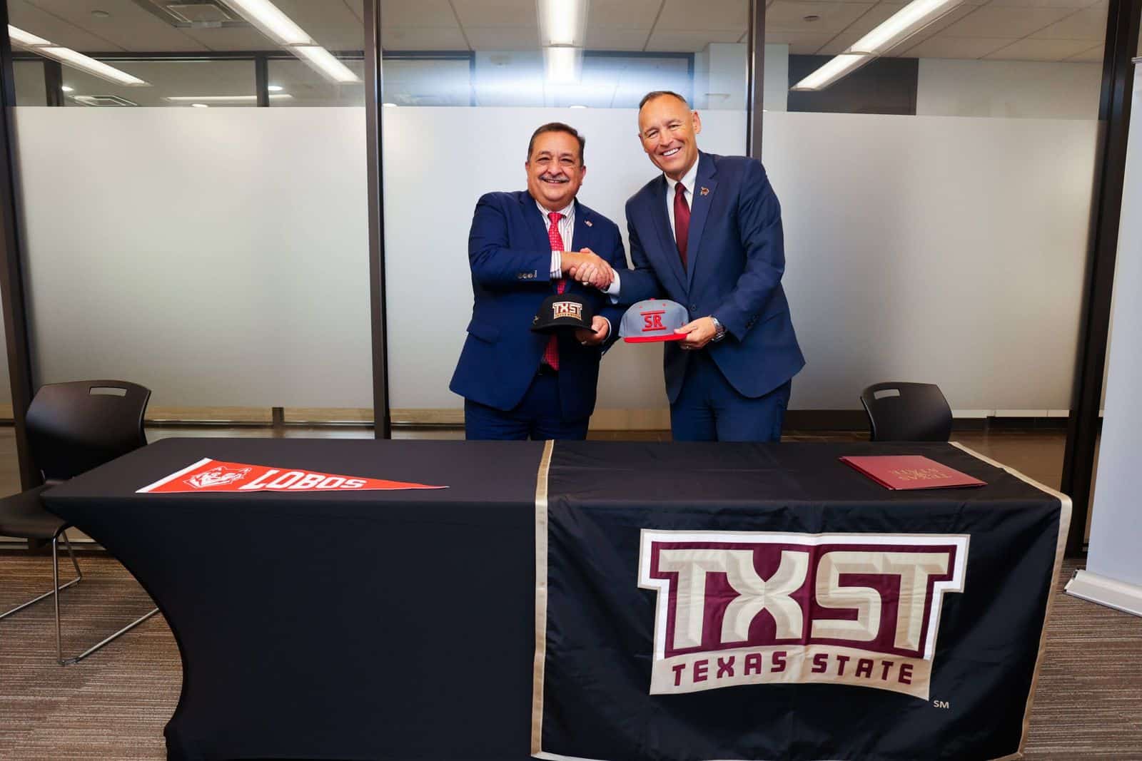 Lễ ký kết hợp tác của Texas State