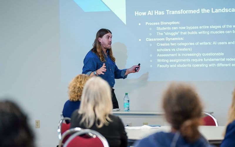 TXST tổ chức “AI in Teaching and Learning Symposium 2026”: Định hình tương lai AI trong lớp học